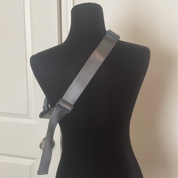 NWT Gaia Silver Waist Bag Fanny Pack NWT - Picture 4 of 6